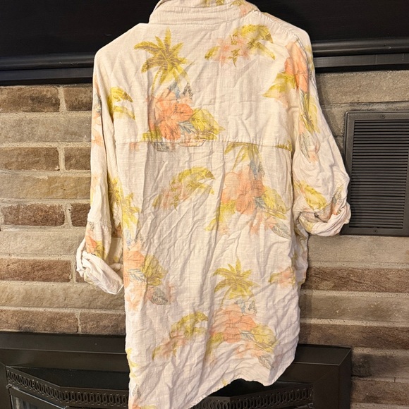 American Eagle Outfitters Floral Beach Button Down Shirt - SO SOFT! Size small - Picture 4 of 6